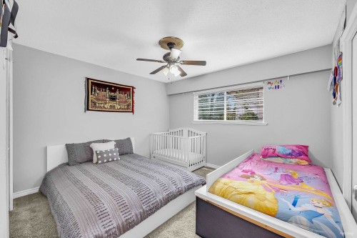 22938 Fuller Avenue, Maple Ridge, BC - Indoor Photo Showing Bedroom