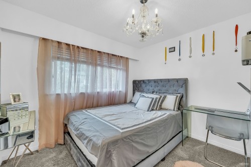 22938 Fuller Avenue, Maple Ridge, BC - Indoor Photo Showing Bedroom
