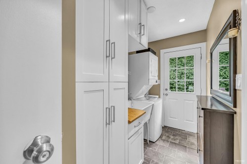 22938 Fuller Avenue, Maple Ridge, BC - Indoor Photo Showing Kitchen