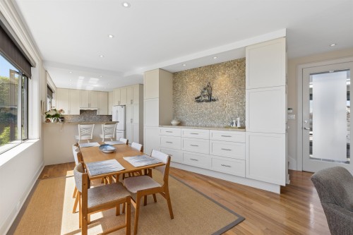 2621 Bellevue Avenue, West Vancouver, BC - Indoor Photo Showing Dining Room