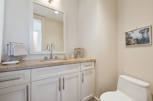 2621 Bellevue Avenue, West Vancouver, BC - Indoor Photo Showing Bathroom