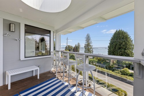 2621 Bellevue Avenue, West Vancouver, BC - Outdoor With Balcony With Exterior