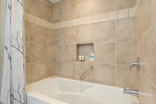2621 Bellevue Avenue, West Vancouver, BC - Indoor Photo Showing Bathroom