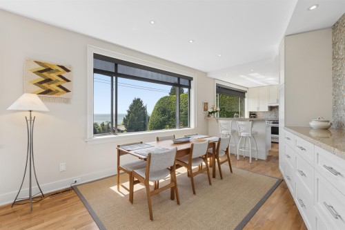 2621 Bellevue Avenue, West Vancouver, BC - Indoor Photo Showing Dining Room