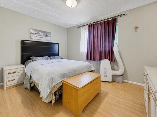 3204 Mariner Way, Coquitlam, BC - Indoor Photo Showing Bedroom