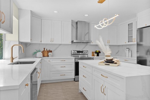 12051 Imperial Drive, Richmond, BC - Indoor Photo Showing Kitchen With Upgraded Kitchen