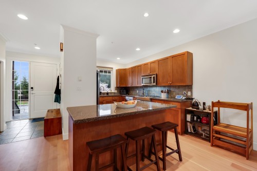 38618 Cherry Drive, Squamish, BC - Indoor Photo Showing Kitchen