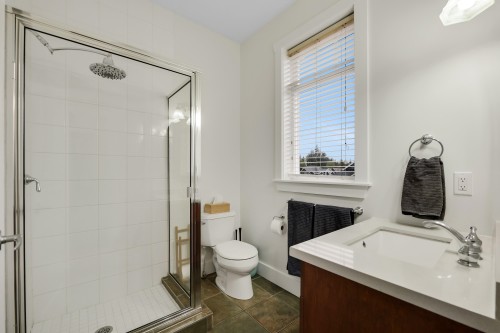 38618 Cherry Drive, Squamish, BC - Indoor Photo Showing Bathroom