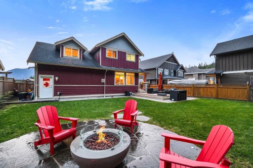 38618 Cherry Drive, Squamish, BC - Outdoor With Deck Patio Veranda