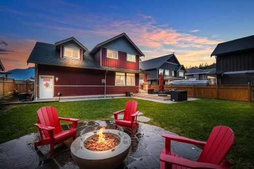 38618 Cherry Drive, Squamish, BC - Outdoor With Deck Patio Veranda