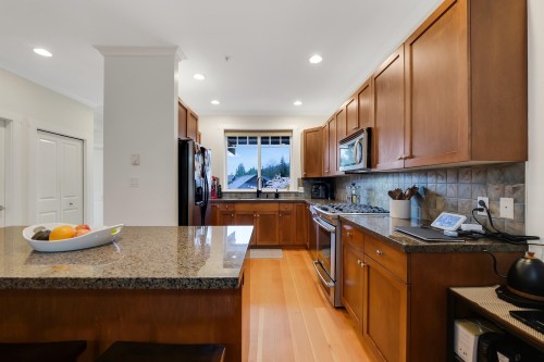 38618 Cherry Drive, Squamish, BC - Indoor Photo Showing Kitchen