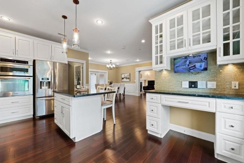 9200 Saunders Road, Richmond, BC - Indoor Photo Showing Kitchen With Upgraded Kitchen