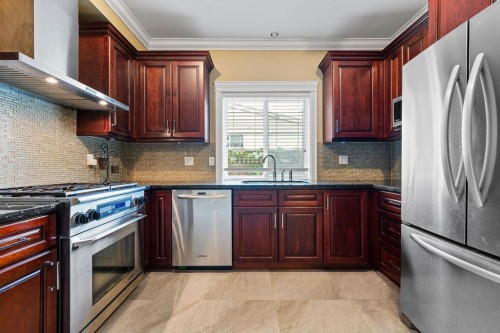 9200 Saunders Road, Richmond, BC - Indoor Photo Showing Kitchen With Upgraded Kitchen