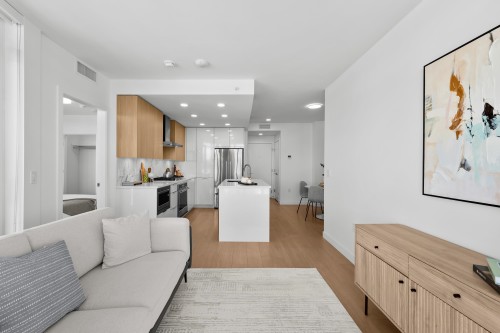 602-7683 Park Crescent, Burnaby, BC - Indoor Photo Showing Living Room
