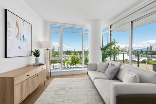 602-7683 Park Crescent, Burnaby, BC - Indoor Photo Showing Living Room