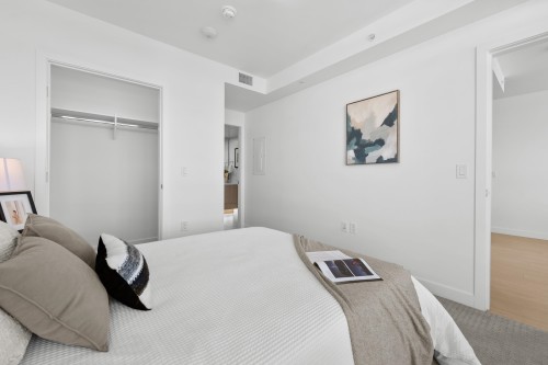 602-7683 Park Crescent, Burnaby, BC - Indoor Photo Showing Bedroom