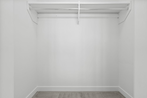 602-7683 Park Crescent, Burnaby, BC - Indoor With Storage