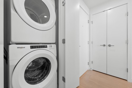 602-7683 Park Crescent, Burnaby, BC - Indoor Photo Showing Laundry Room