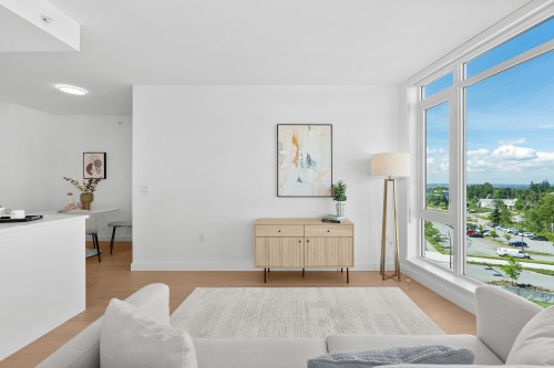 602-7683 Park Crescent, Burnaby, BC - Indoor Photo Showing Living Room
