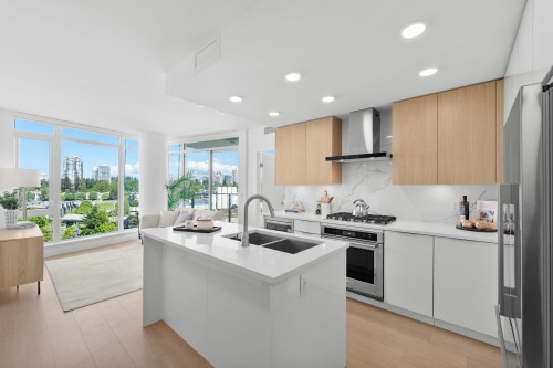 602-7683 Park Crescent, Burnaby, BC - Indoor Photo Showing Kitchen With Double Sink With Upgraded Kitchen
