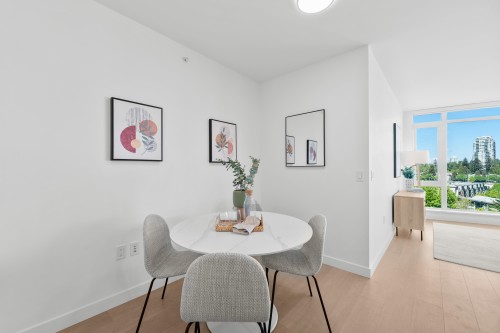602-7683 Park Crescent, Burnaby, BC - Indoor Photo Showing Dining Room