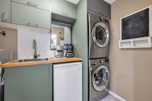 2-5600 Ladner Trunk Road, Delta, BC - Indoor Photo Showing Laundry Room