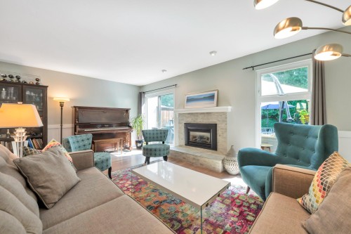 2-5600 Ladner Trunk Road, Delta, BC - Indoor Photo Showing Living Room With Fireplace