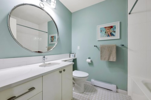 2-5600 Ladner Trunk Road, Delta, BC - Indoor Photo Showing Bathroom