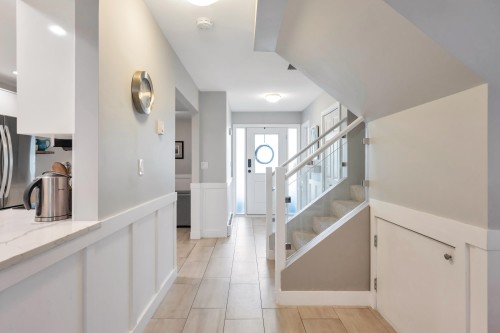 2-5600 Ladner Trunk Road, Delta, BC - Indoor Photo Showing Other Room