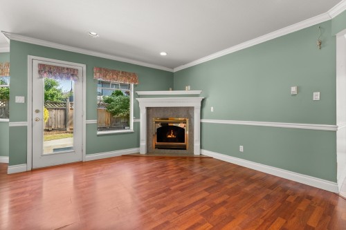 5265 Augusta Place, Delta, BC - Indoor Photo Showing Other Room With Fireplace