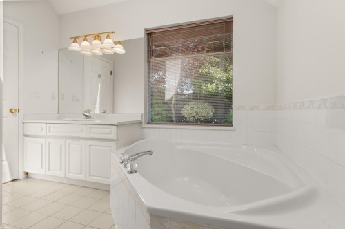 5265 Augusta Place, Delta, BC - Indoor Photo Showing Bathroom