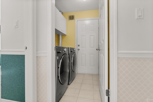 5265 Augusta Place, Delta, BC - Indoor Photo Showing Laundry Room