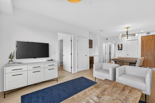 308-209 20 Avenue E, Vancouver, BC - Indoor Photo Showing Living Room