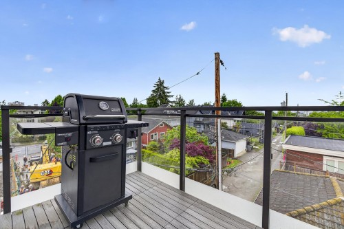 308-209 20 Avenue E, Vancouver, BC - Outdoor