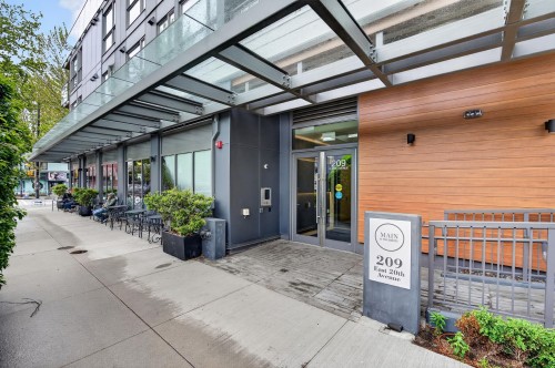 308-209 20 Avenue E, Vancouver, BC - Outdoor