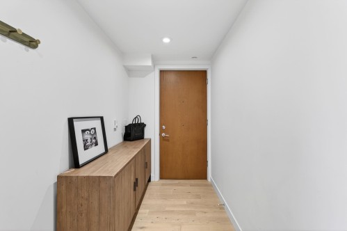 308-209 20 Avenue E, Vancouver, BC - Indoor Photo Showing Other Room