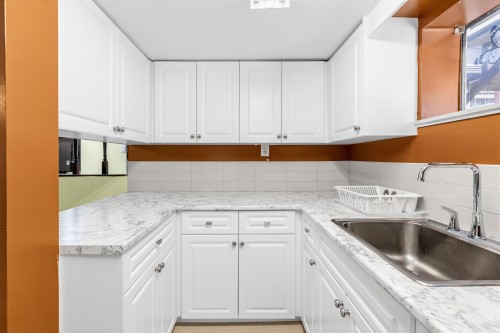 3378 26Th Avenue E, Vancouver, BC - Indoor Photo Showing Kitchen