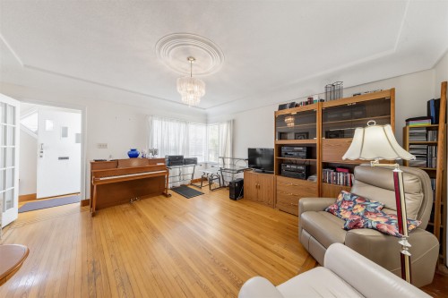 3378 26Th Avenue E, Vancouver, BC - Indoor Photo Showing Living Room