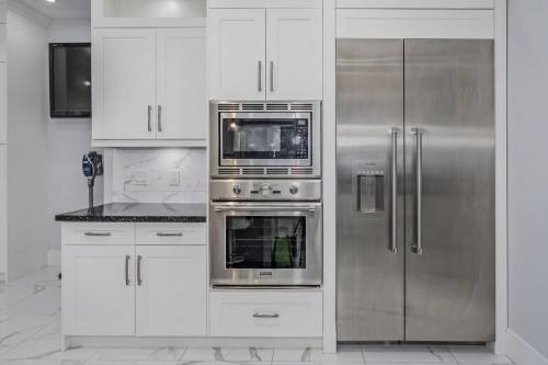2488 Latimer Avenue, Coquitlam, BC - Indoor Photo Showing Kitchen With Upgraded Kitchen