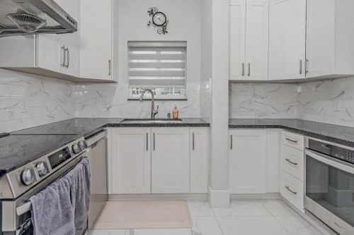 2488 Latimer Avenue, Coquitlam, BC - Indoor Photo Showing Kitchen