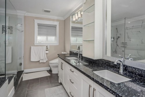 2488 Latimer Avenue, Coquitlam, BC - Indoor Photo Showing Bathroom