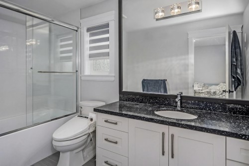 2488 Latimer Avenue, Coquitlam, BC - Indoor Photo Showing Bathroom