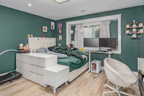 2488 Latimer Avenue, Coquitlam, BC - Indoor Photo Showing Bedroom
