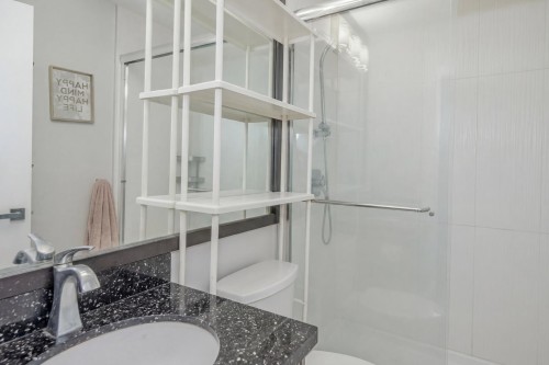 2488 Latimer Avenue, Coquitlam, BC - Indoor Photo Showing Bathroom
