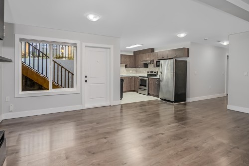 2488 Latimer Avenue, Coquitlam, BC - Indoor Photo Showing Kitchen
