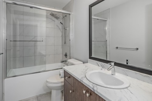 2488 Latimer Avenue, Coquitlam, BC - Indoor Photo Showing Bathroom