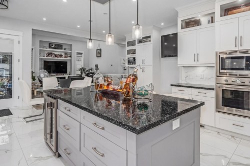 2488 Latimer Avenue, Coquitlam, BC - Indoor Photo Showing Kitchen With Upgraded Kitchen