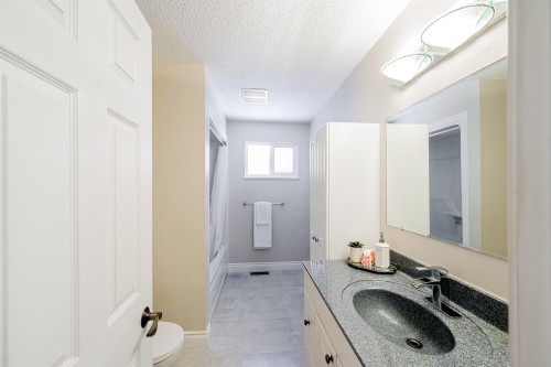 1780 Greenmount Avenue, Port Coquitlam, BC - Indoor Photo Showing Bathroom