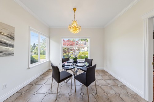 5885 Walker Avenue, Burnaby, BC - Indoor Photo Showing Dining Room