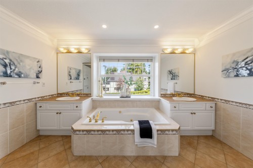 5885 Walker Avenue, Burnaby, BC - Indoor